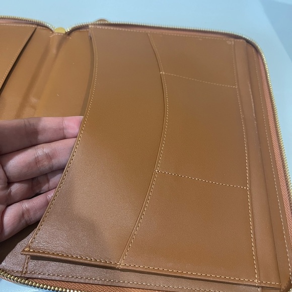 MCM COGNAC ORGANIZER - Picture 11 of 13